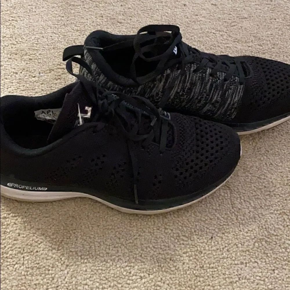 Apl black size 7  